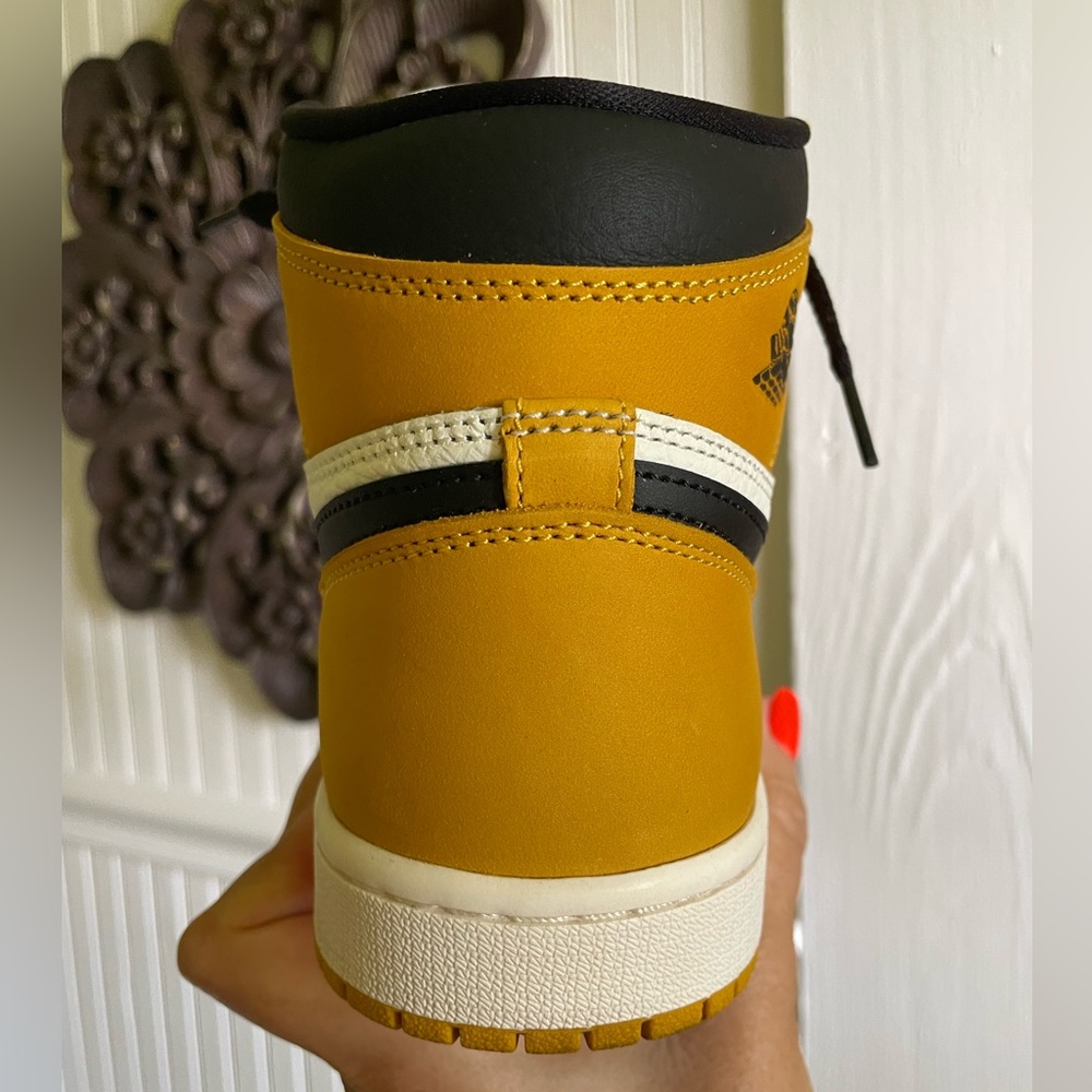 Nike JORDANS  High-Top Sneakers - Picture 8 of 13
